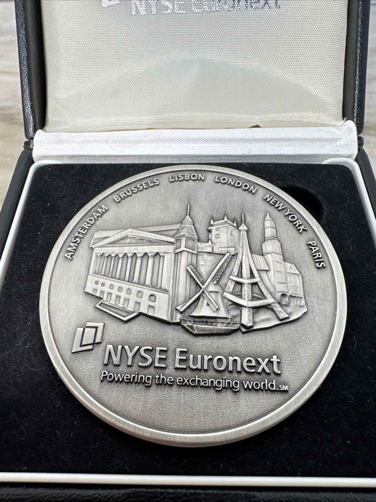 New York Stock Exchange NYSE Euronext Closing Bell Ceremony Medallion 2011.