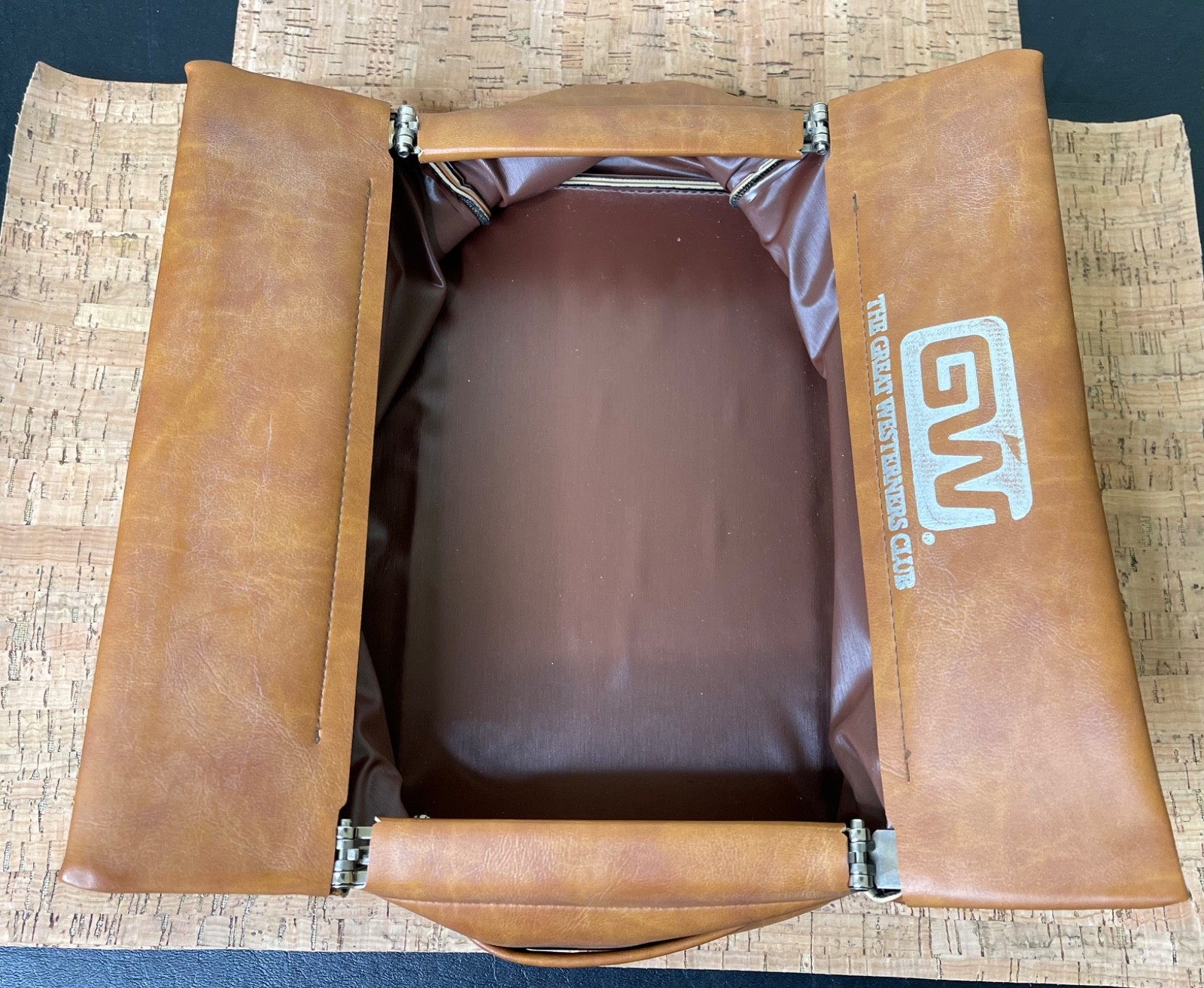 Vintage 1970’s Advertising Logo St Thomas Flip Top Valet Kit – Medium Brown