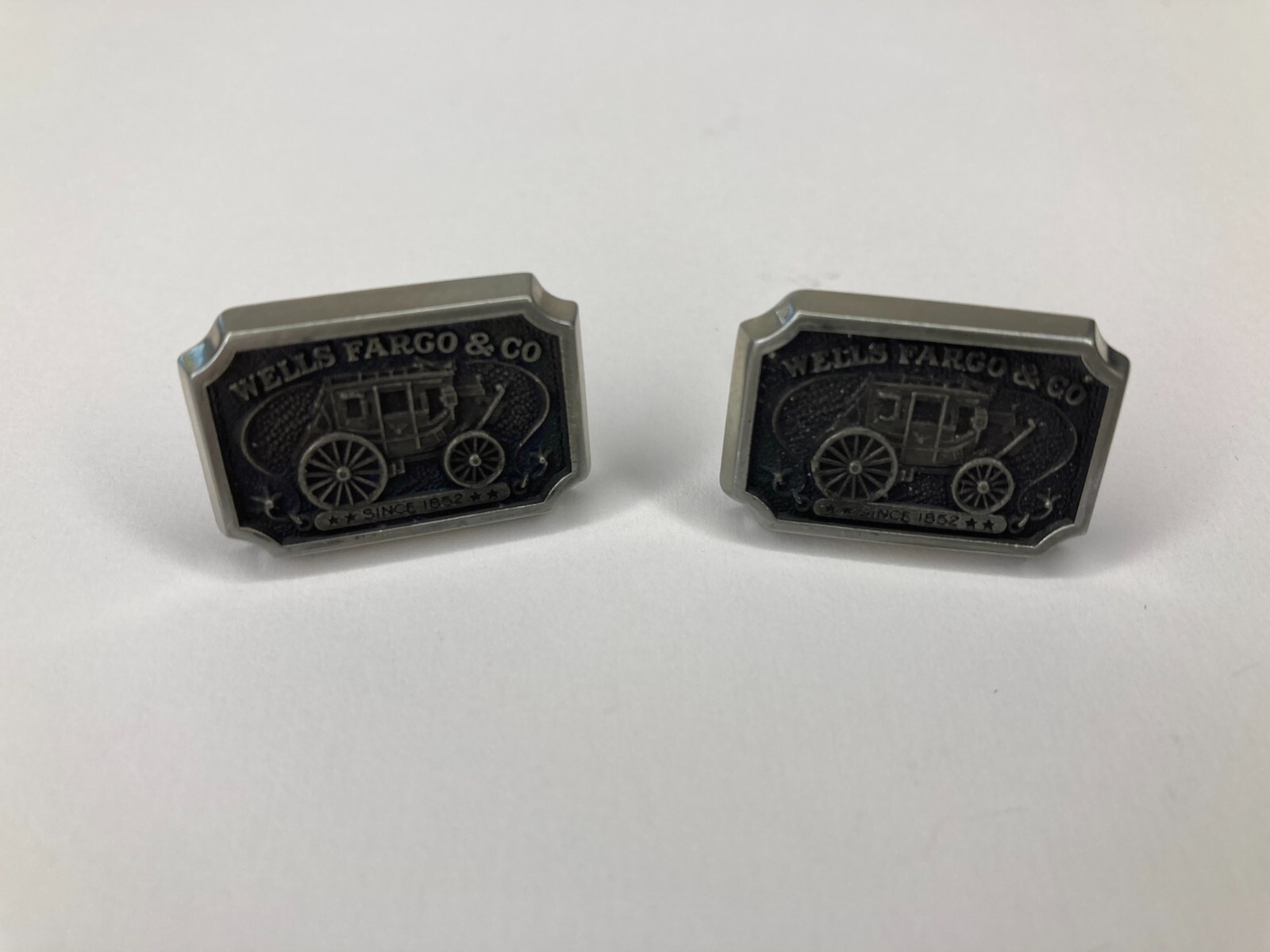VTG 1975 Wells Fargo & Co Stage Coach Pewter Cufflinks