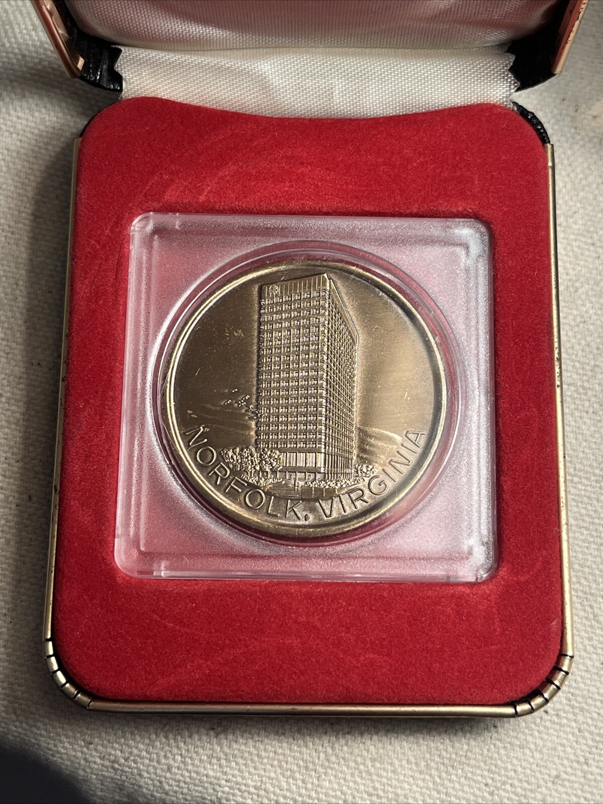 Vintage 1968 Virginia National Bank Headquarters Building Coin / Token And Box