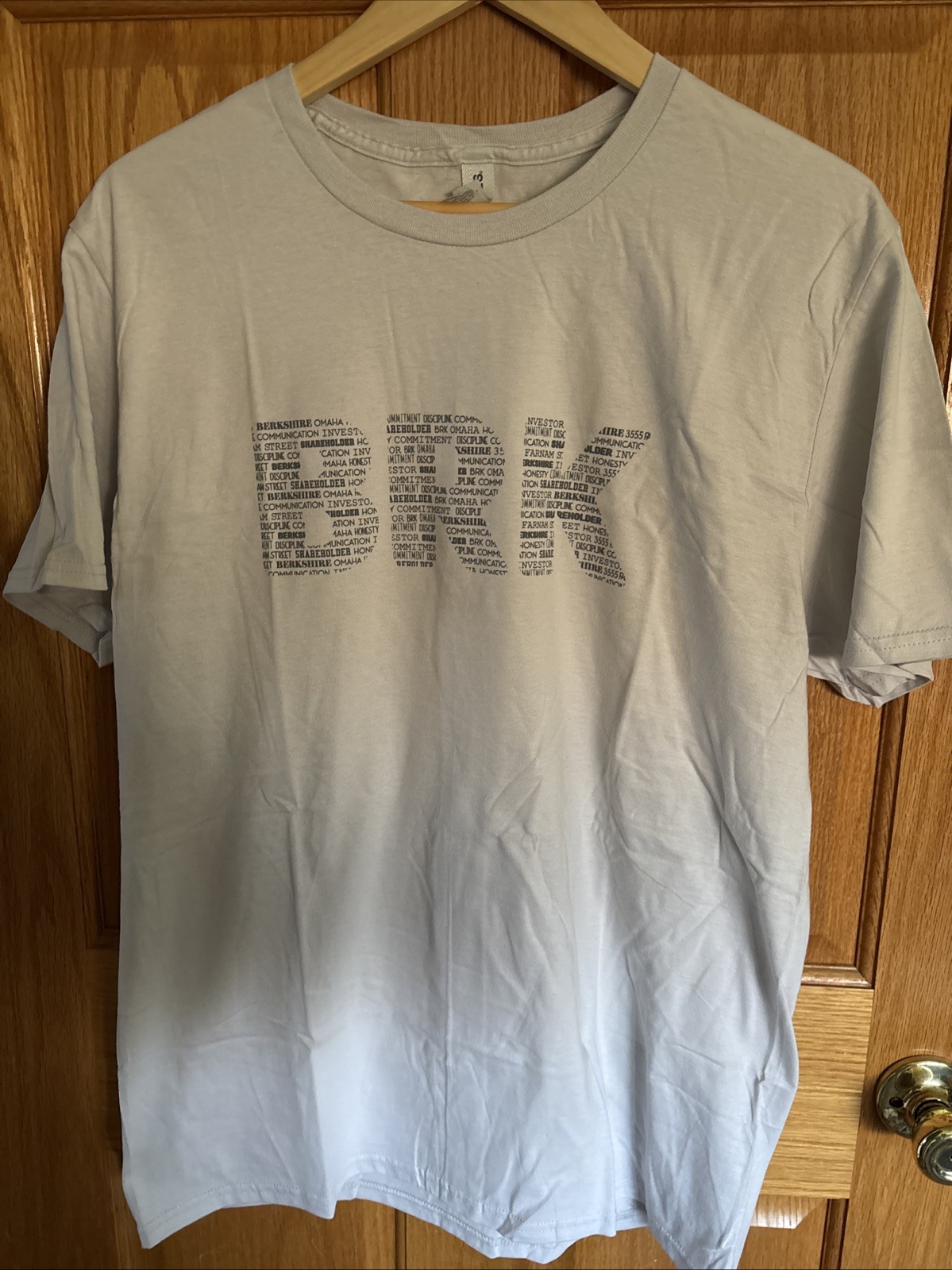 NEW Warren Buffett Gray Medium T Shirt Berkshire Hathaway BRK Investor Exclusive