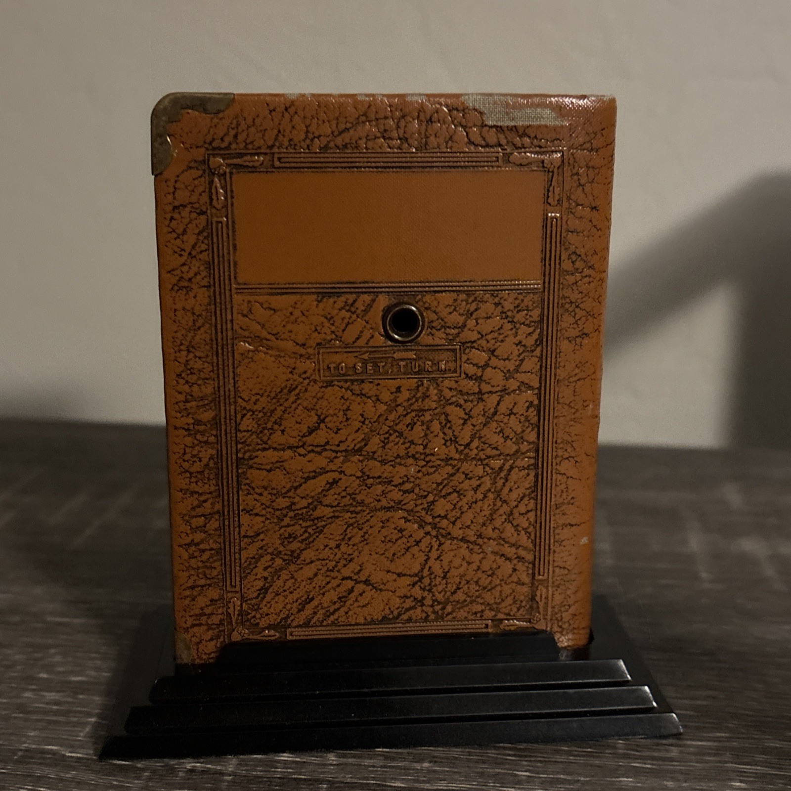 VTG. CALEMETER / SUN LIFE LEATHER BOUND BOOK BANK 4.25″ X 3″ W Stand No Key