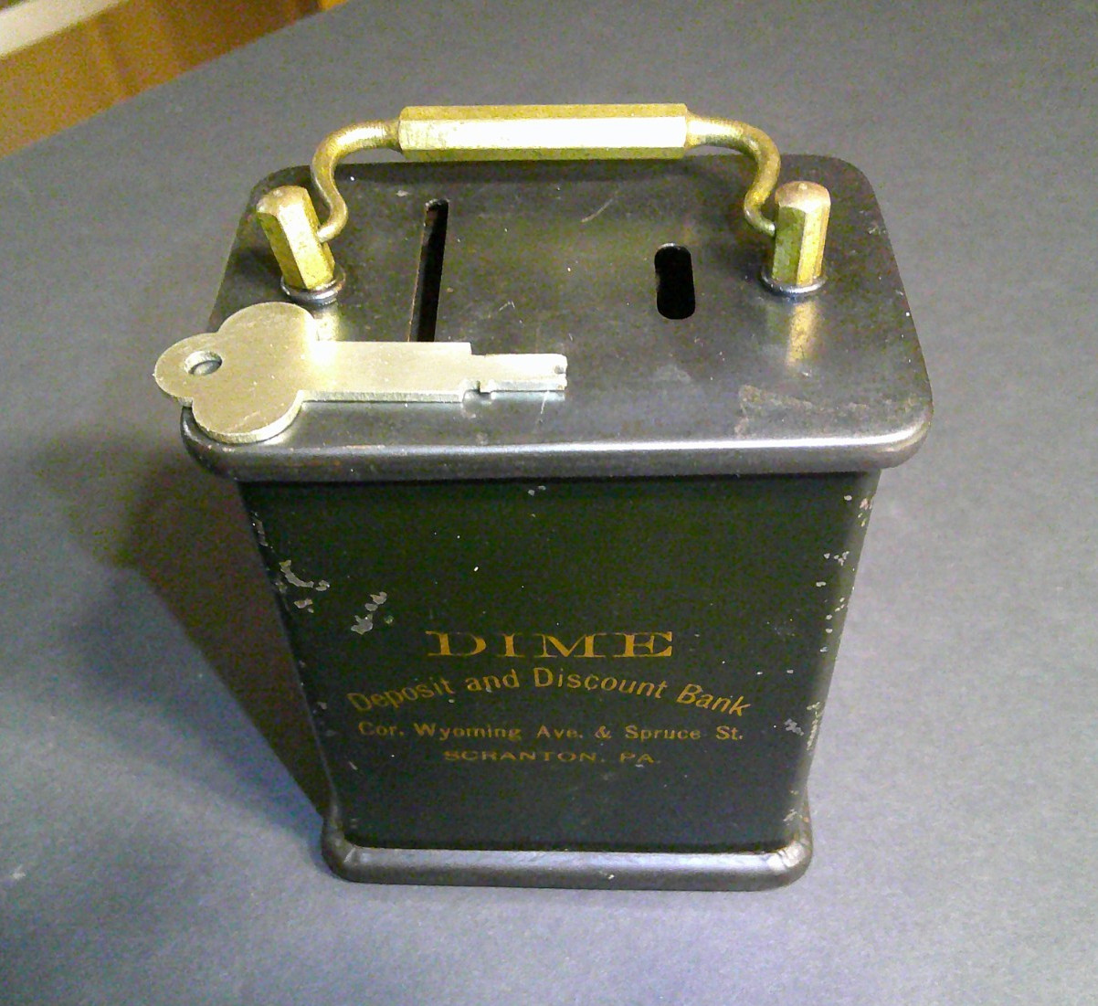 Antique Handle Coin Bank Dime Deposit & Discount Bank Scranton, Penn. W/ Key