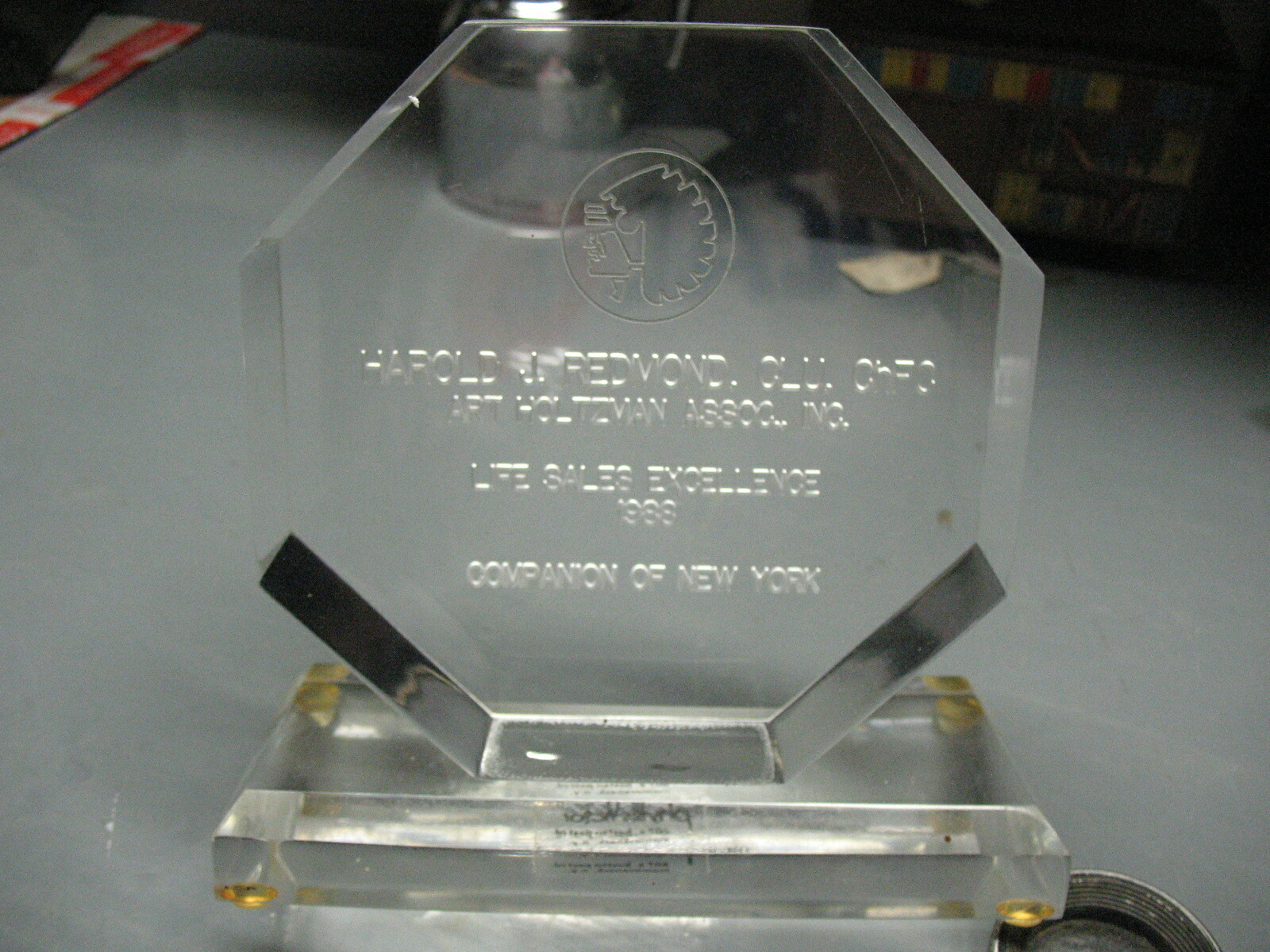 PHYLLIS VICTOR ENGRAVED MUTUAL OF OMAHA HAROLD REDMOND LUCITE PLAQUE 1988
