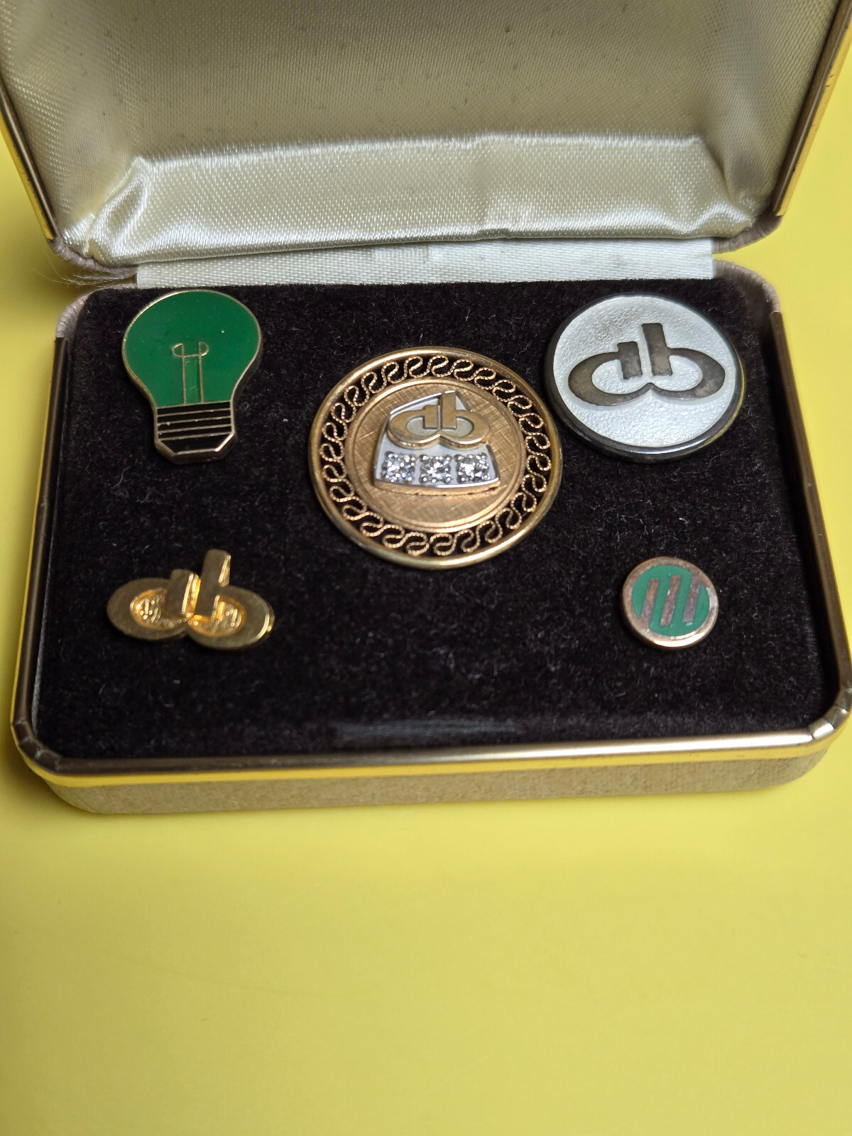 Central Counties Bank of State College, PA employee service pins – Free Delivery