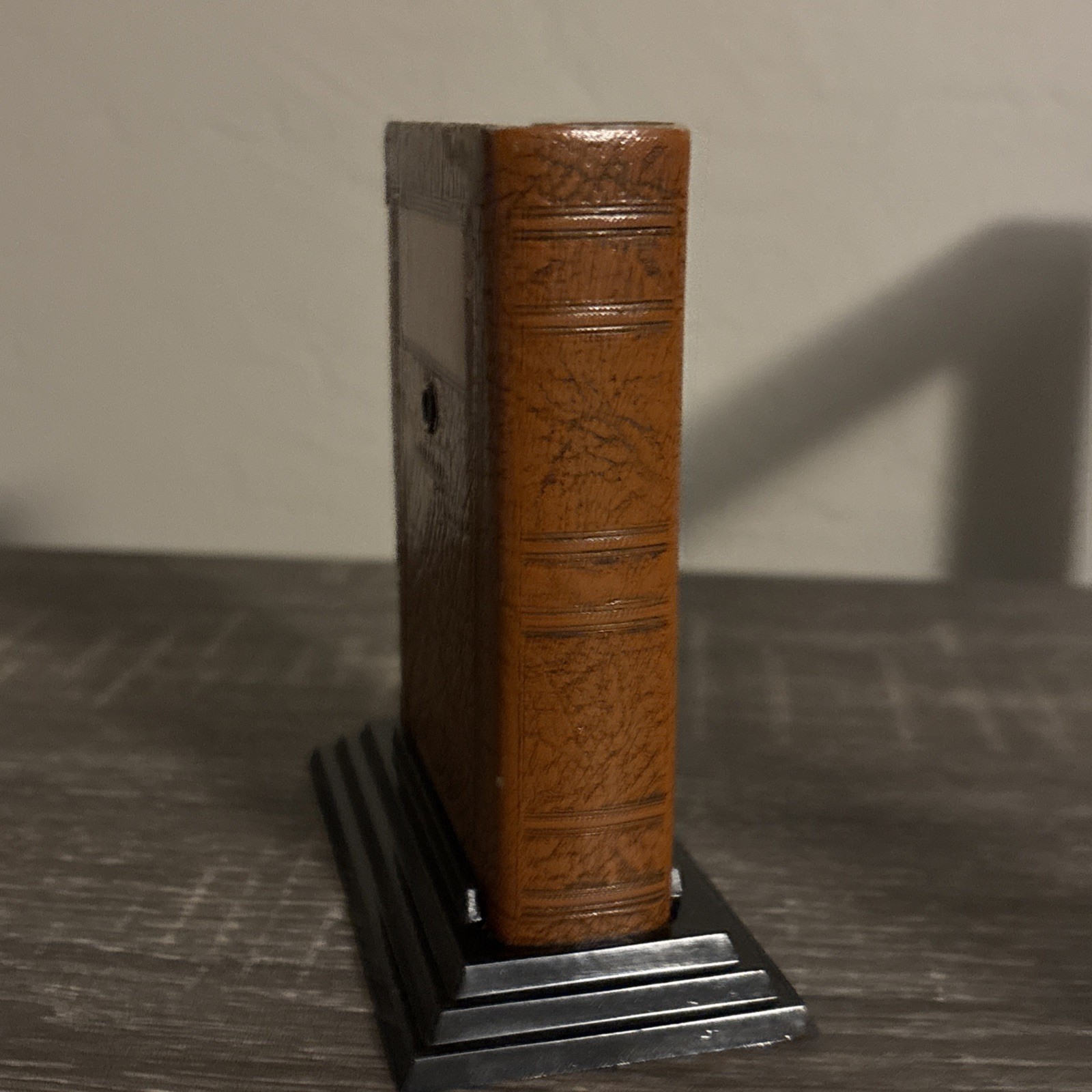VTG. CALEMETER / SUN LIFE LEATHER BOUND BOOK BANK 4.25″ X 3″ W Stand No Key