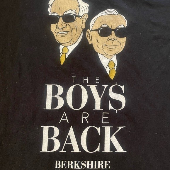 2022 Berkshire Hathaway Annual Meeting The Boys are Back T Shirt Mens Medium