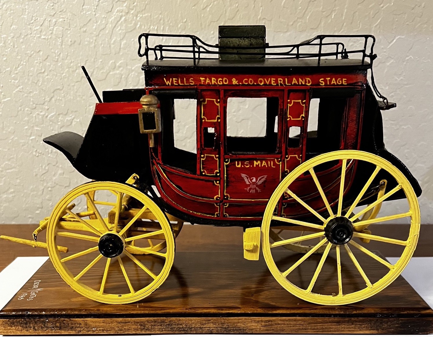 1986 Wells Fargo Overland Stagecoach Handmade Oscar M Cortes Med Size