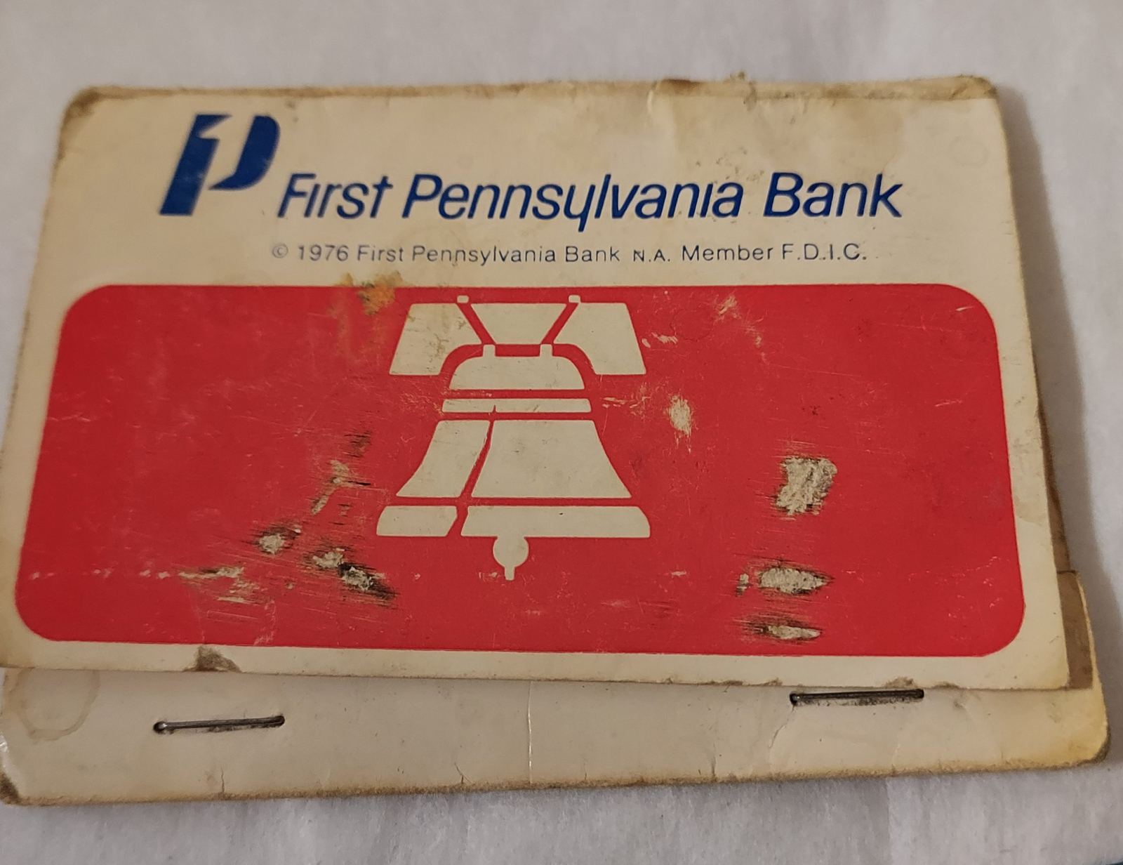 VTG DEAL/ 2 Button Kit & Key Chain -1st Pennsylvania Bank & 1st Seneca Oil City