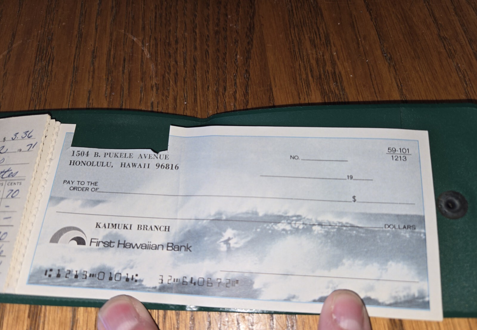 Vintage First Hawaiian Bank Vinyl Checkbook w/ One Check & Registry Hawaii 1971