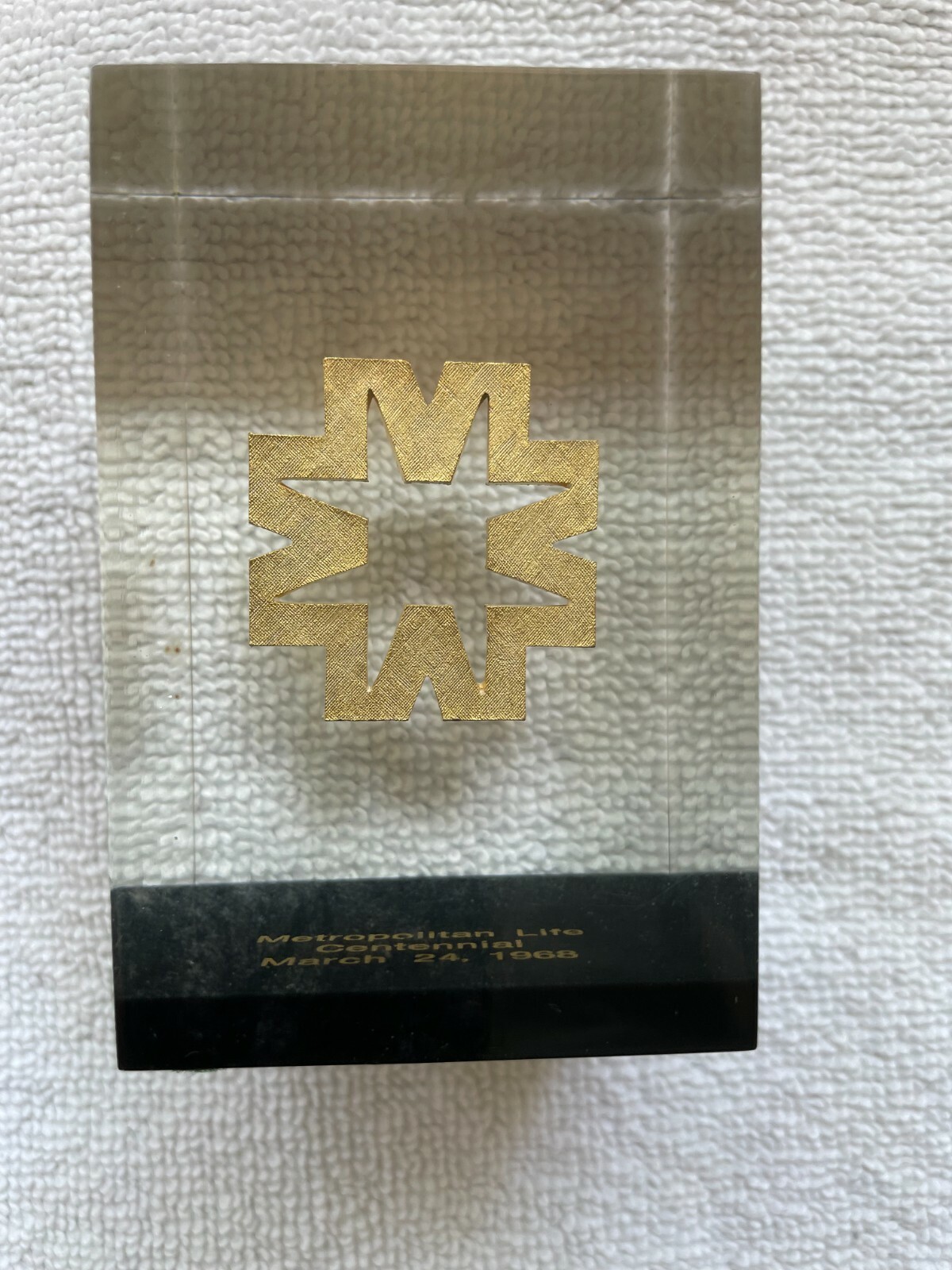METROPOLITAN LIFE INSURANCE CO NYC LUCITE PAPERWEIGHT CENTENNIAL 1968 Vintage