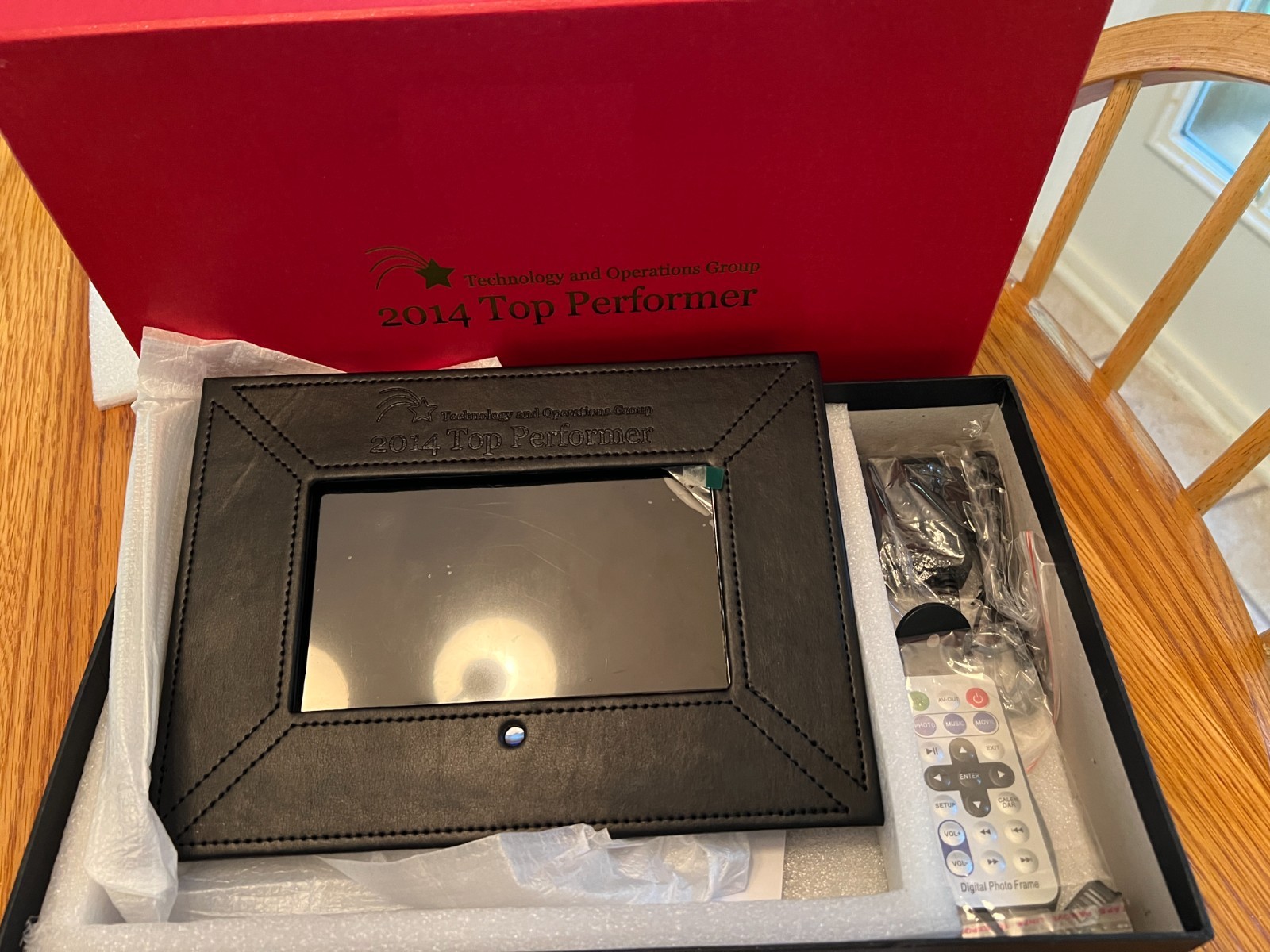 Wells Fargo 10Item Lot – Top Performer Award and Digital Picture Frame, misc pin