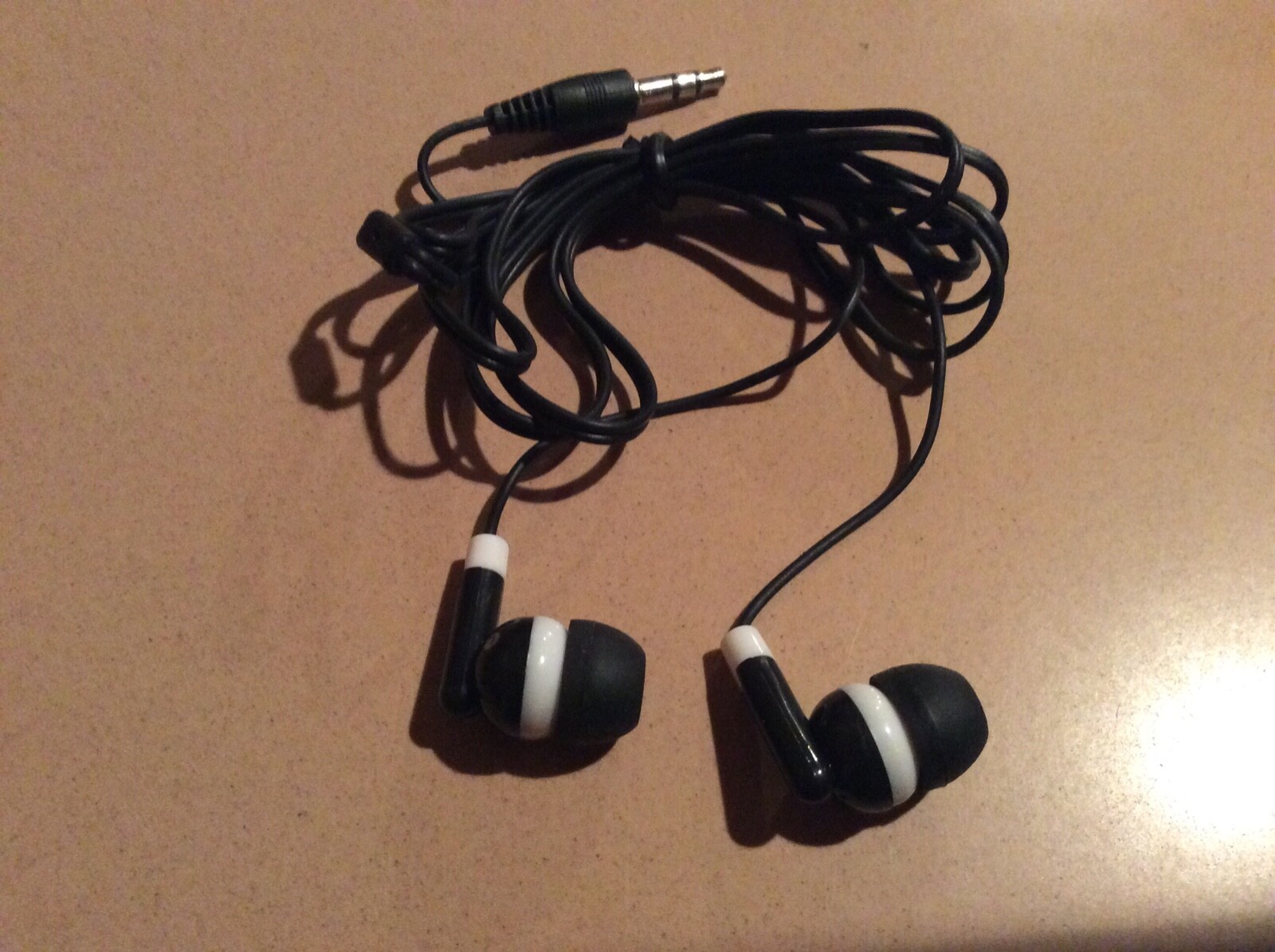 WELLS FARGO Car Cigarette Lighter USB Charger Multi-USB Adapter & Ear Buds Black