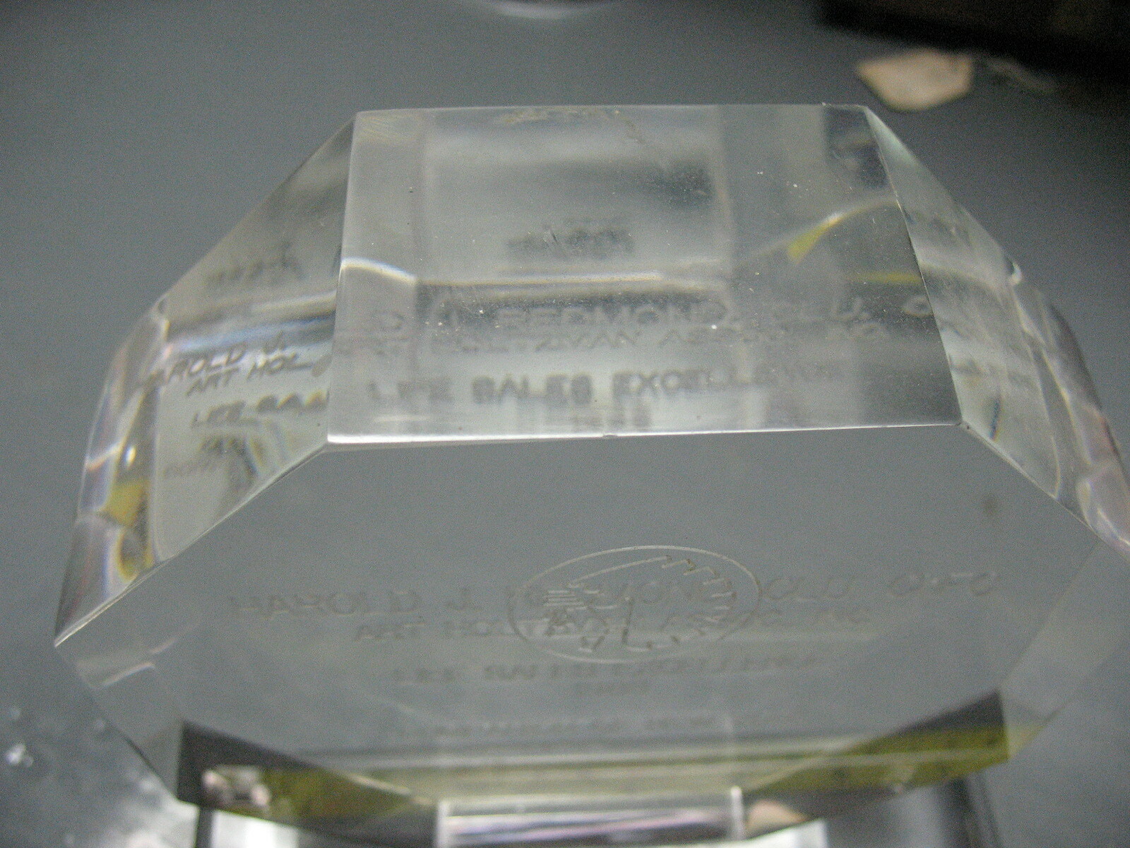 PHYLLIS VICTOR ENGRAVED MUTUAL OF OMAHA HAROLD REDMOND LUCITE PLAQUE 1988