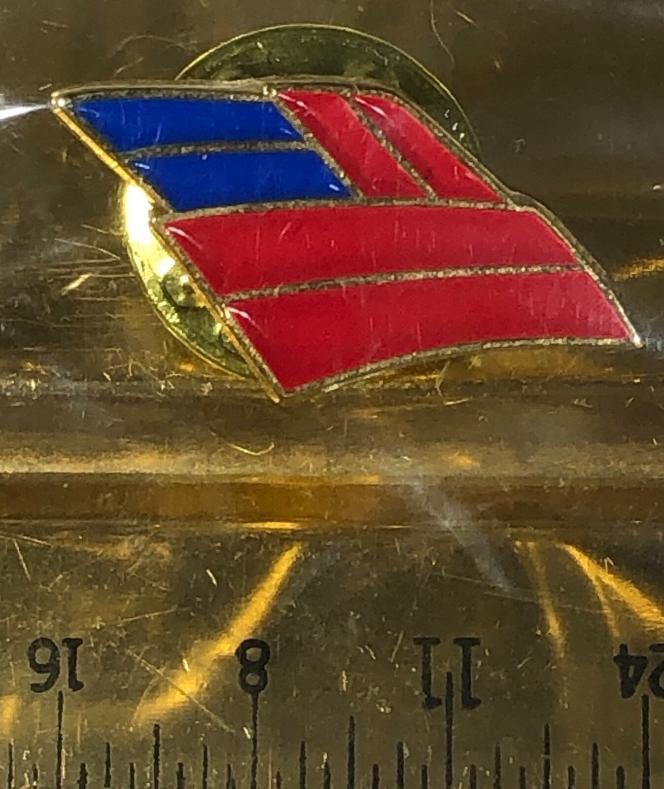 B OF A LAPEL PIN MILITARY FLAGSCAPE PINBACK BANK OF AMERICA FLAGSCAPE PIN BACK